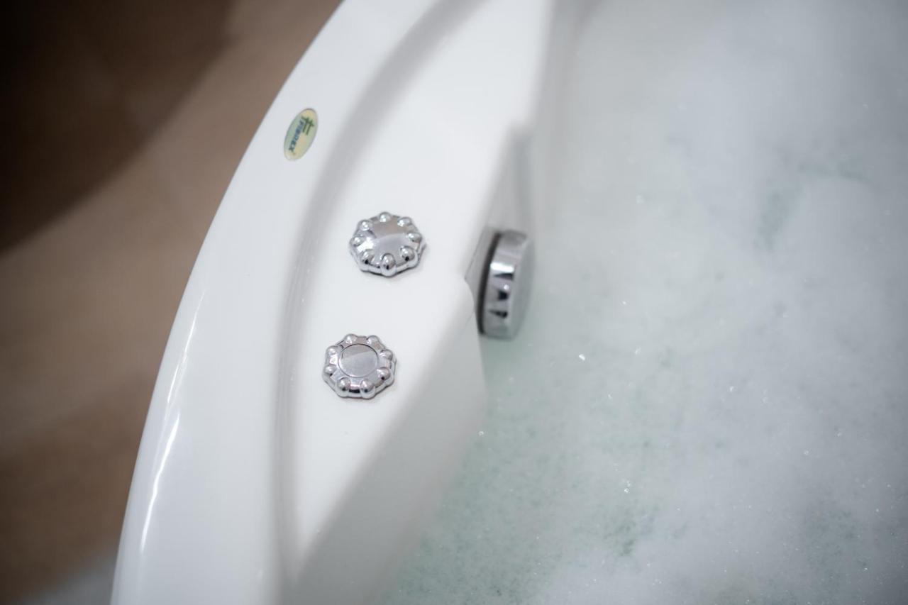 Xo Panoramic Apartment L Jacuzzi L Орадеа Екстериор снимка